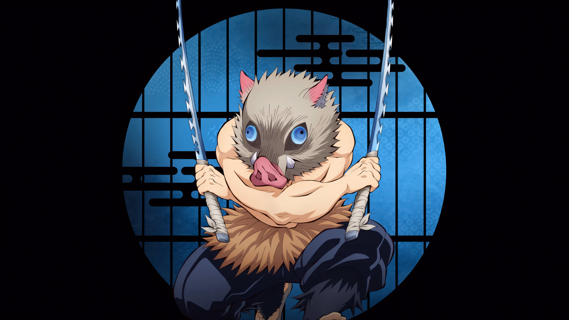 『鬼滅の刃』から猪頭少年・伊之助 ハシビラのダイナミックなイラスト。彼は象徴的な二本の日輪刀を振るい、蹲った攻撃準備のポーズで描かれ、スタイライズされた青い円形背景に対して、彼の野生で激しい性格を強調しています。