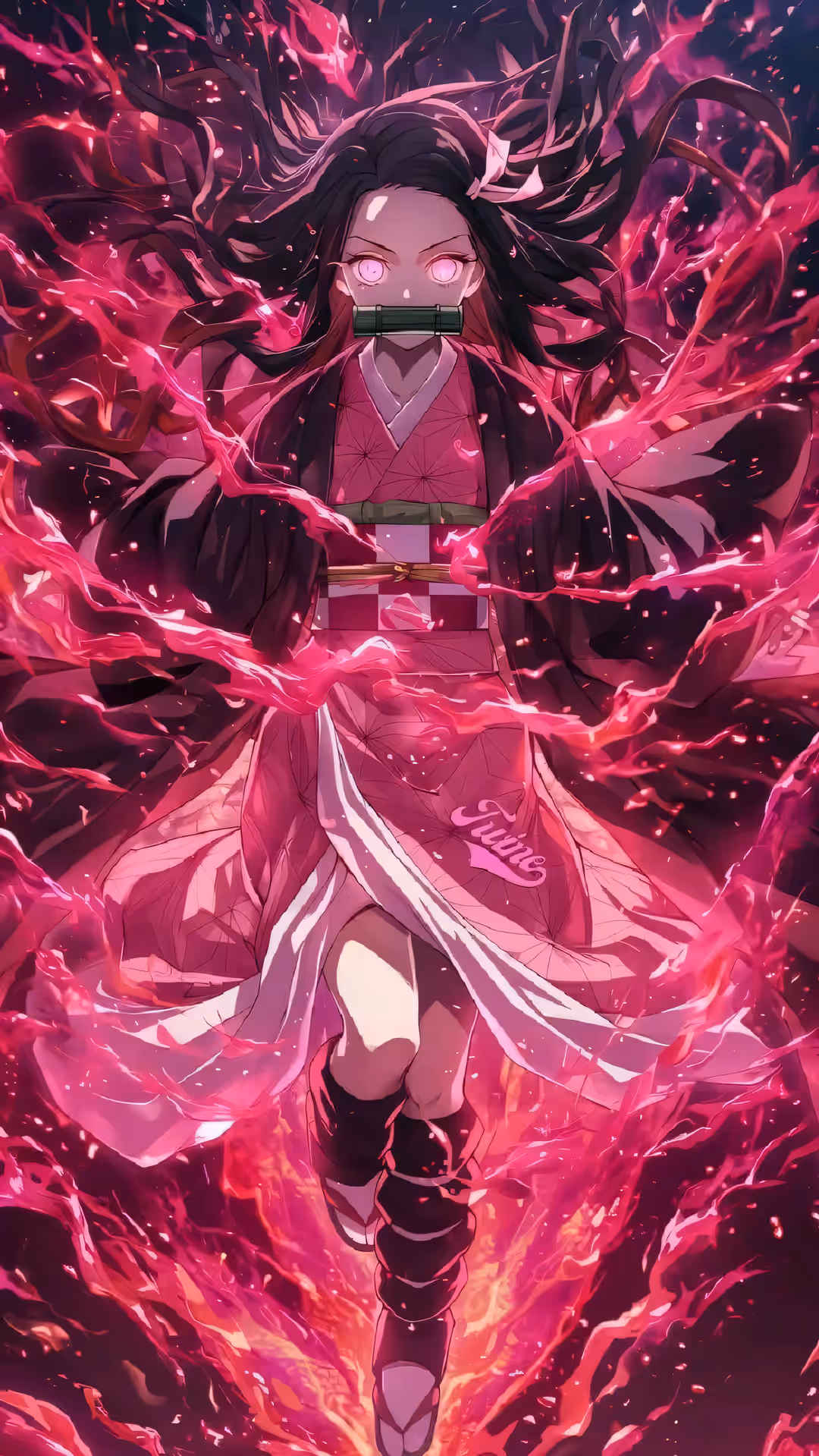 禰豆子の鬼形態を特徴とする鮮やかなデジタルアート作品で、激しいピンクと赤の炎の効果に囲まれ、彼女の強力なオーラを展示しています。